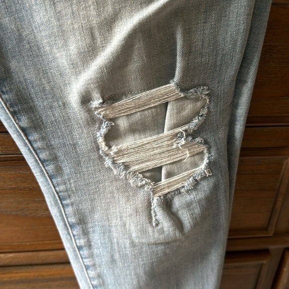 American Eagle Light Wash Distressed Denim - Picture 4 of 7